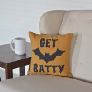 GET BATTY PILLOW 12X12